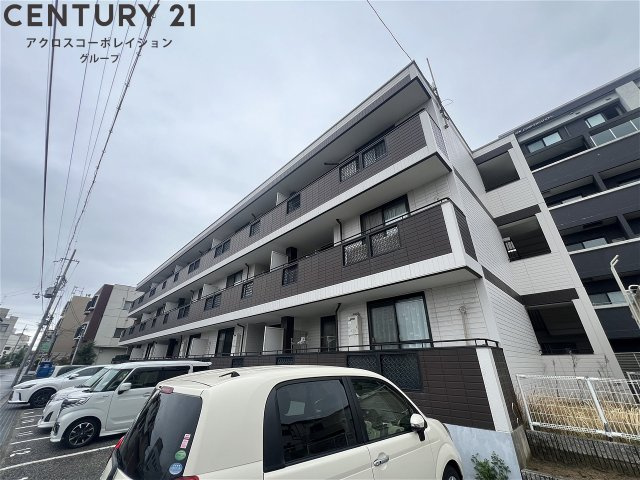 建物外観　居住者専用のごみ置き場があります。