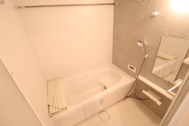 バス・シャワールーム　※別部屋の参考写真、現況優先※