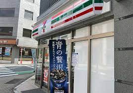 コンビニ　セブンイレブン新宿1丁目北店（コンビニ）まで208m