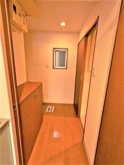 玄関　※別部屋の参考写真です。