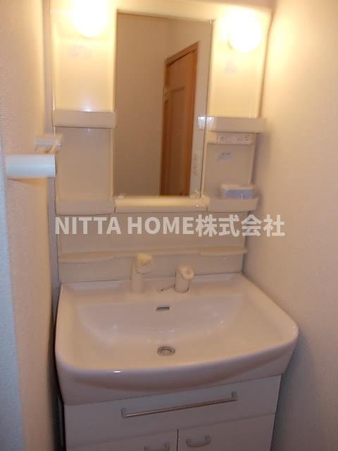 洗面設備　シャワー付洗面台になります◎