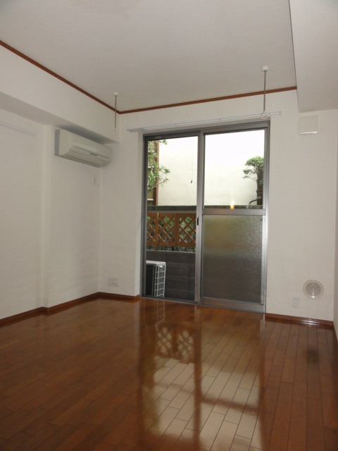 その他設備　室内物干しフックあり