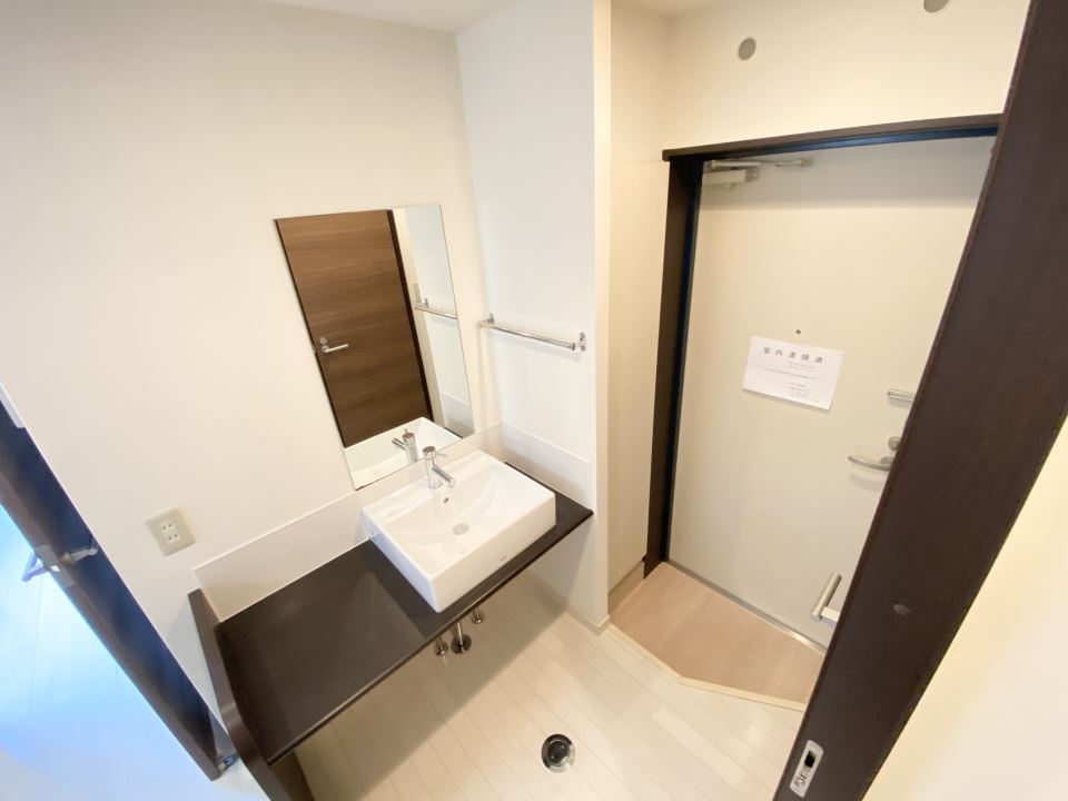 洗面設備　明るいお部屋です