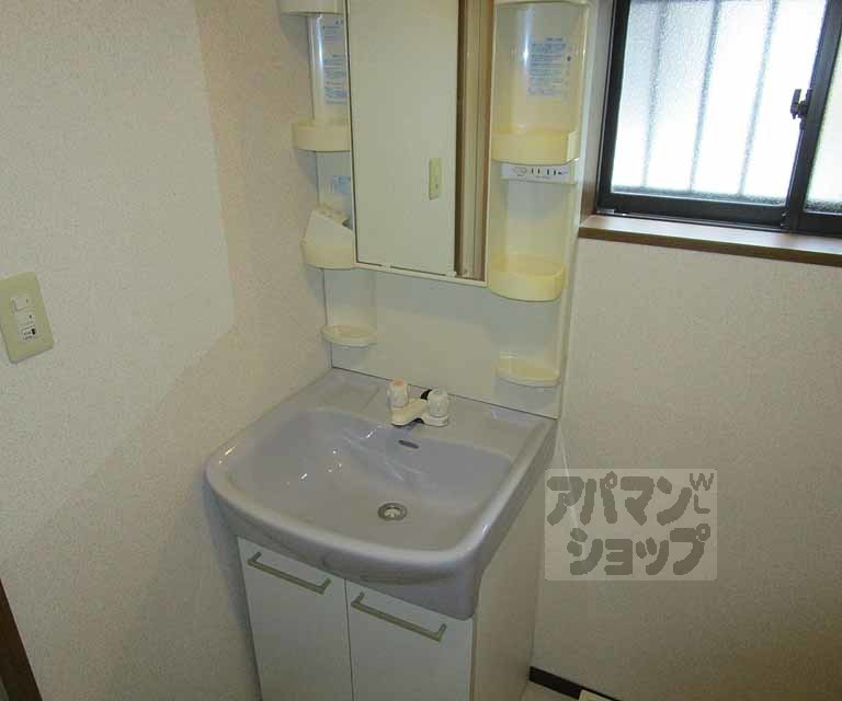 洗面設備　１０１号室の写真です。