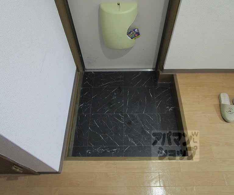 玄関　１０１号室の写真です。