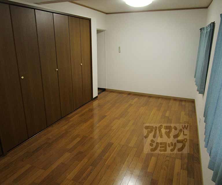 居室・リビング　１０１号室の写真です。