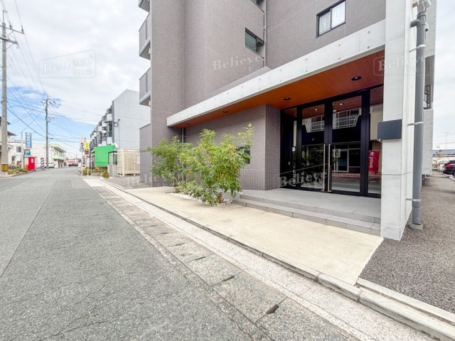 エントランス　オートロック付きのエントランス☆