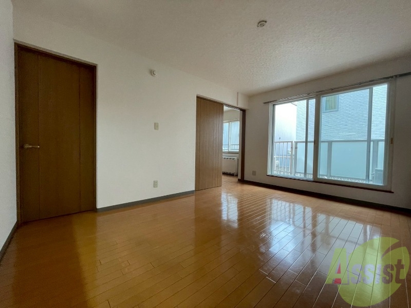 居室・リビング　広くてきれいなリビングです！快適に過ごせそうですね。