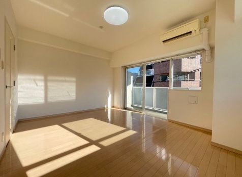 居室・リビング　☆明るい居間☆