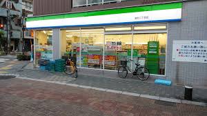 コンビニ　ファミリーマート表町二丁目店（コンビニ）まで79m