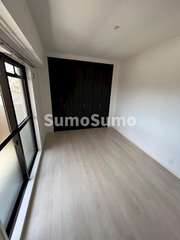 その他部屋・スペース　広くて明るい寝室