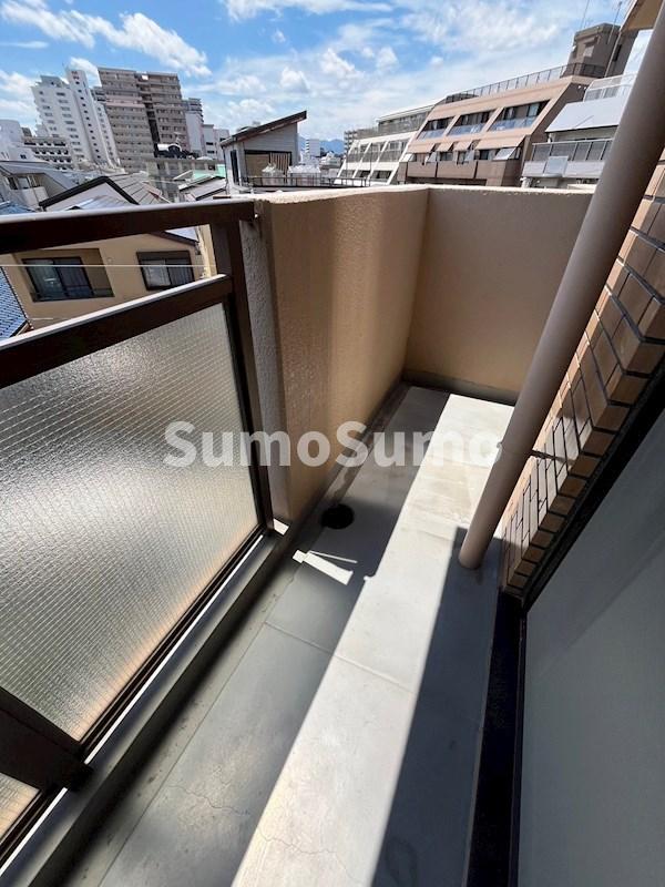 バルコニー　外からの目が気にならないバルコニーで洗濯物が干せます