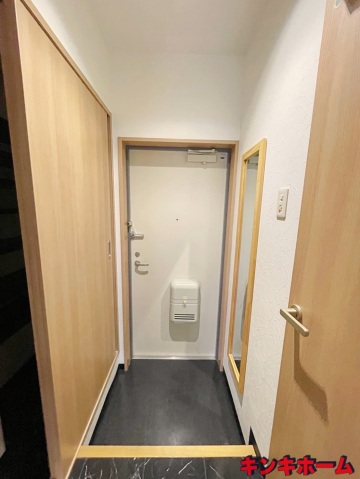 玄関　写真は別のお部屋です。（現況を優先してください）