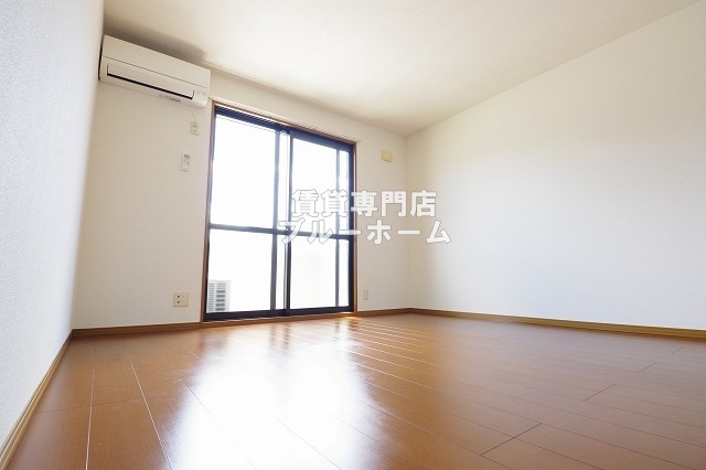 その他部屋・スペース　別角度からの洋室です！