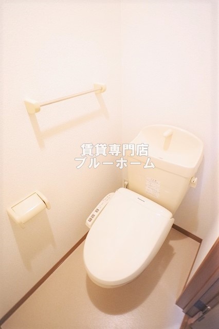 トイレ　温水洗浄便座です！