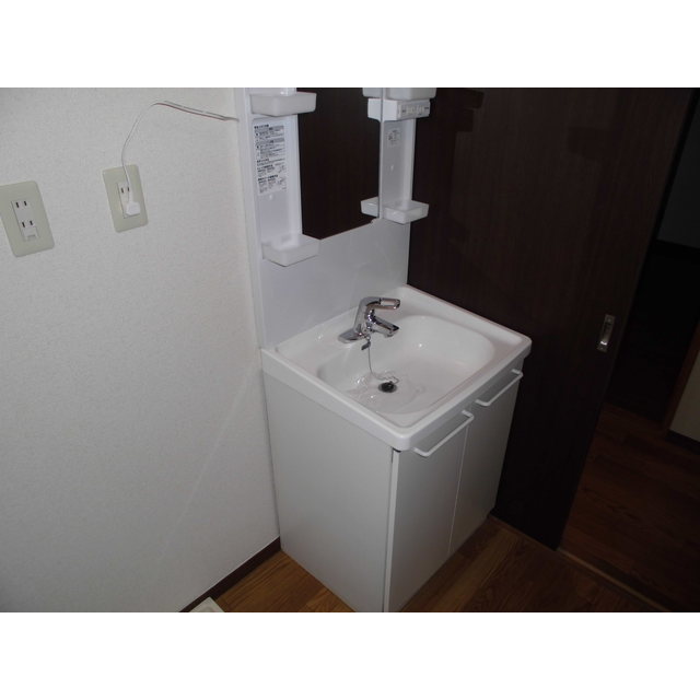 洗面設備　※別部屋の参考写真になります。