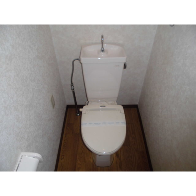 トイレ　※別部屋の参考写真になります。