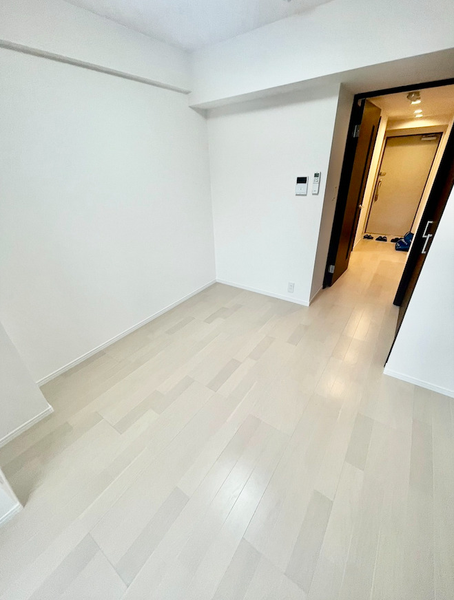 居室・リビング　別部屋反転写真