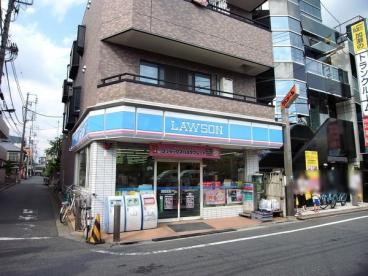 コンビニ　ローソン 足立中央本町店（コンビニ）まで137m