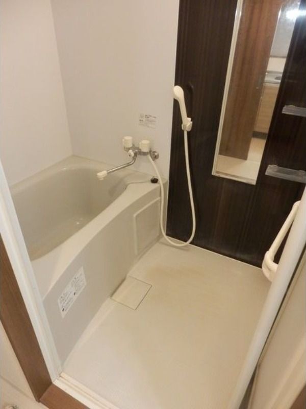 バス・シャワールーム　同じ物件の他の号室のお写真です