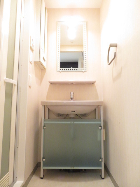 洗面設備　スペースが確保できる洗面所です