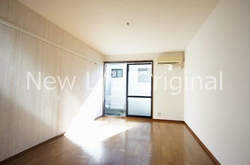 居室・リビング　エアコン付きでいつでも快適に過ごせます☆