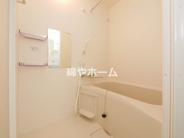 バス・シャワールーム　コンパクトで使いやすいお風呂です