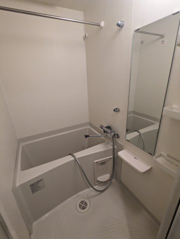 バス・シャワールーム　※写真は同じマンションの違う部屋のものになります。
