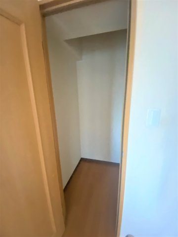 収納　別部屋同一間取りのお写真となります。