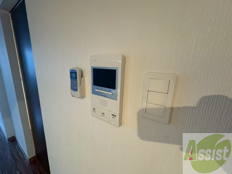 セキュリティ　ＴＶモニター付インターホンです。来客者の顔が見えるので安心！