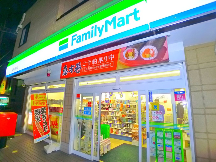 コンビニ　ファミリーマート（コンビニ）まで210m