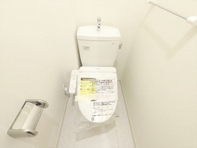 トイレ　温水洗浄暖房便座の付いた快適なトイレ