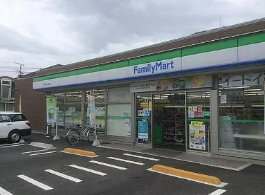 コンビニ　ファミリーマート大和南二丁目店（コンビニ）まで392m