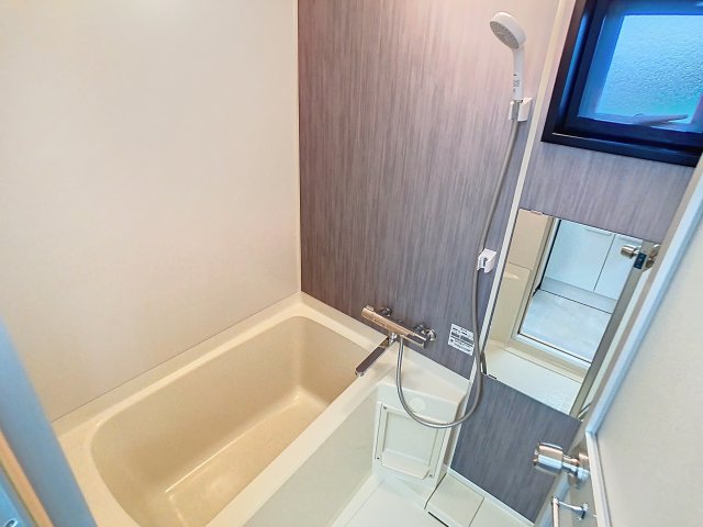 バス・シャワールーム　掲載写真は同型モデルを掲載しており実際のお部屋と仕様等が異な