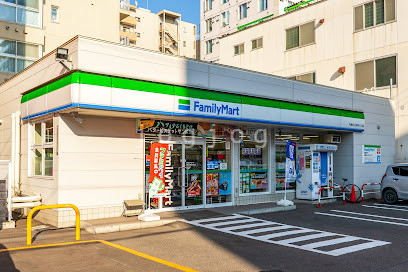 コンビニ　ファミリーマート 札幌北23条西3丁目店（コンビニ）まで550m