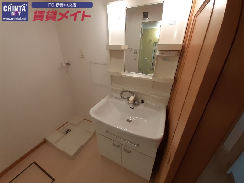 洗面設備　同型タイプのものです