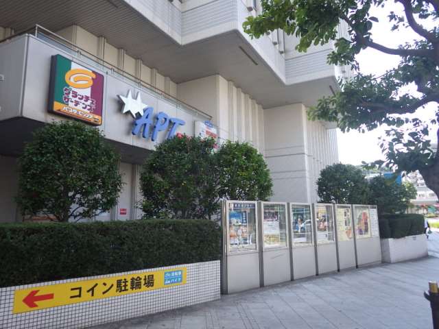 ショッピングセンター　コースカベイサイドストアーズ（ショッピングセンター）まで282m