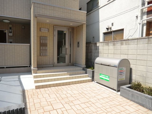 エントランス　オートロック付きエントランス