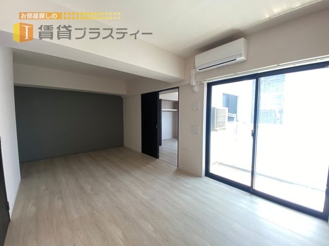居室・リビング　日差し差し込む明るいお部屋です