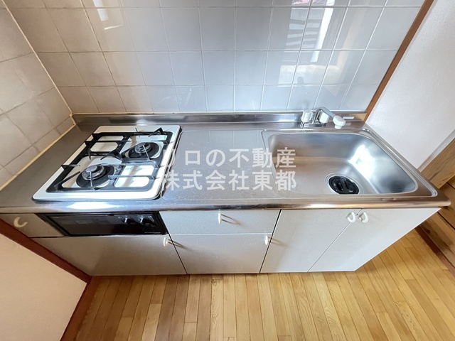 キッチン　システムキッチンは調理スペースも広くストレスなくお料理可能♪