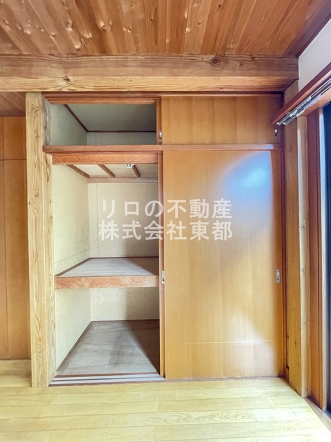 収納　押入れタイプは奥行がある収納力！