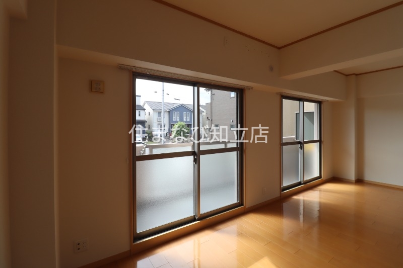 居室・リビング　同型別部屋写真