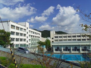 中学校　高倉中学校（中学校）まで1892m