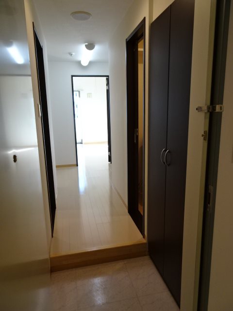 玄関　※写真は他のお部屋になります