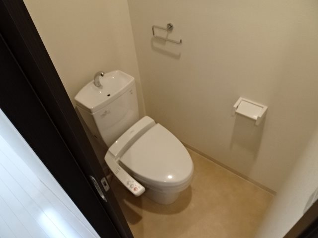 トイレ　※写真は他のお部屋になります