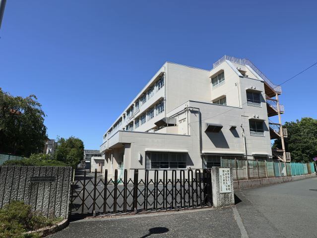 小学校　横浜市立中川小学校（小学校）まで517m
