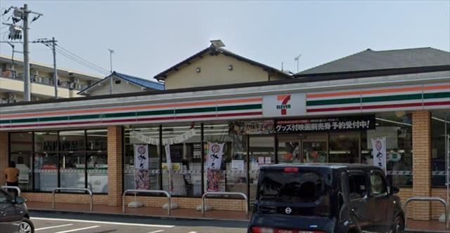 コンビニ　セブンイレブン（コンビニ）まで392m