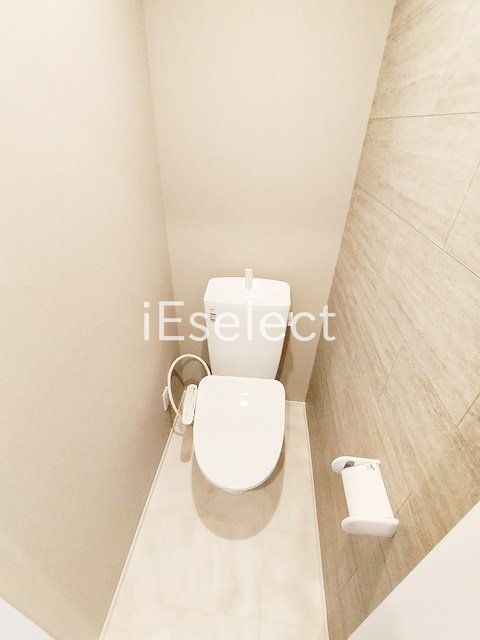 トイレ　温水洗浄便座付きのトイレ
