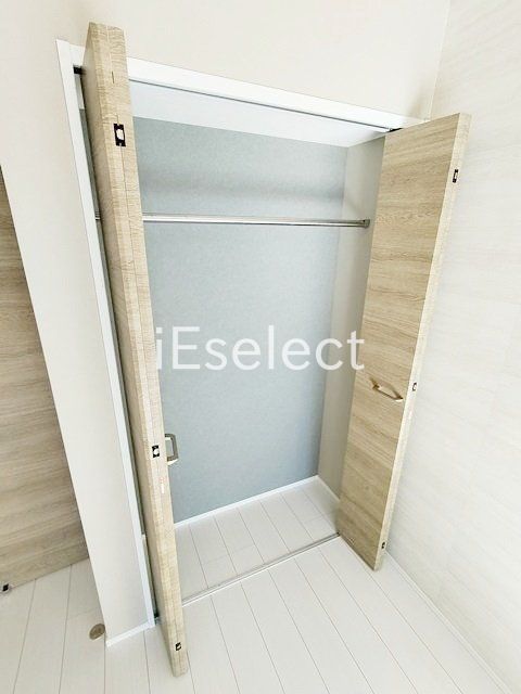 収納　長いコートもかけられるクローゼット