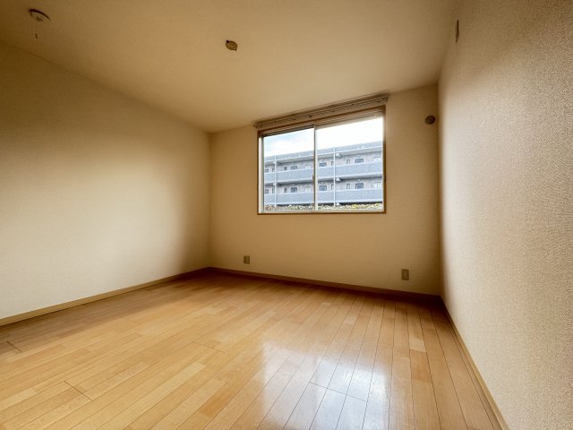 その他部屋・スペース　風通しも良い寝室です☆